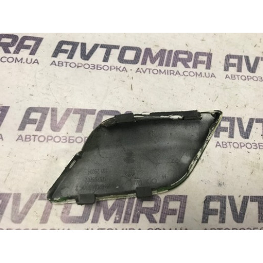 Заглушка переднього бамперу права Opel Astra H 2004-2007 13126034